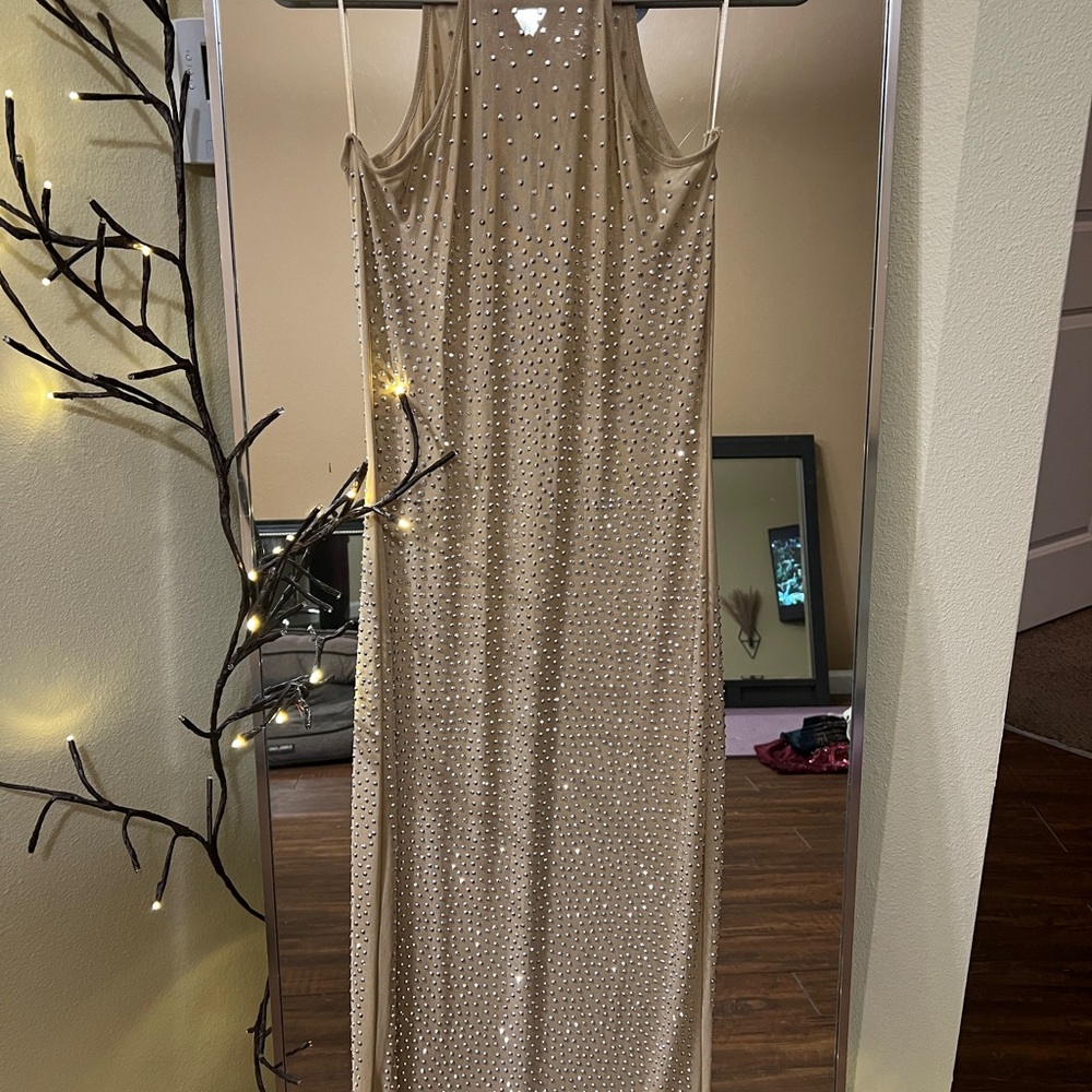 Elegant Beige Sleeveless Dress